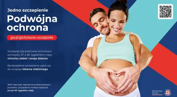 Szczęśliwi rodzice tworzą serce na brzuchu ciężarnej. Kampania informuje, co to jest krztusiec i jak szczepienie chroni matkę i dziecko.